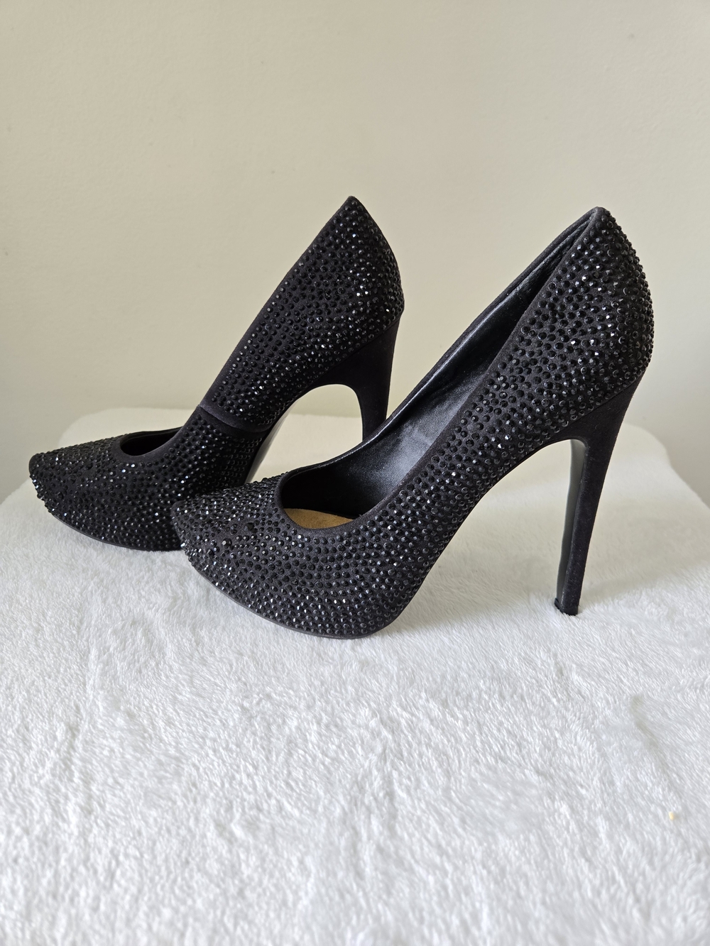 le chateau Black Crystal-Studded Stiletto Pumps - Picture 2 of 7